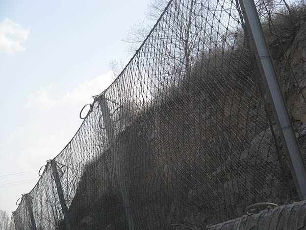 Barrera contra caída de rocas
