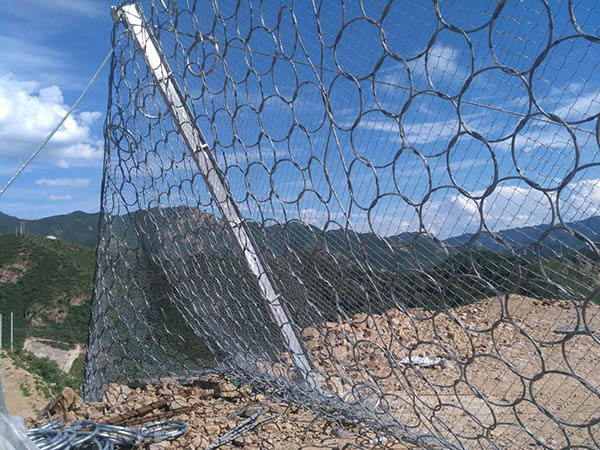 Barrera contra caída de rocas