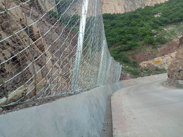 Barrera contra caída de rocas
