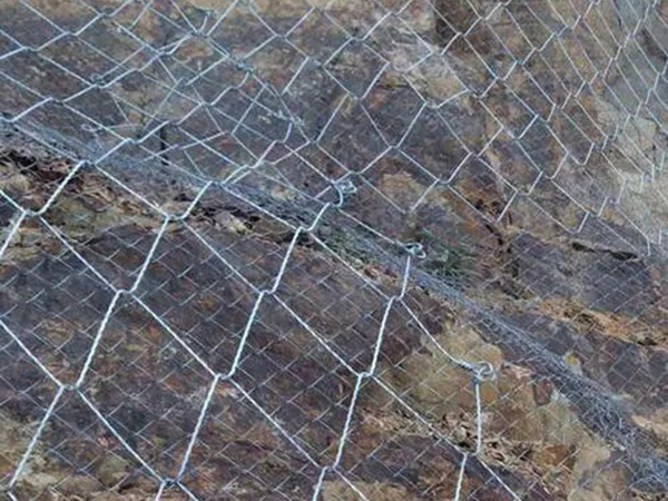 Sistema de protección activa de rocas