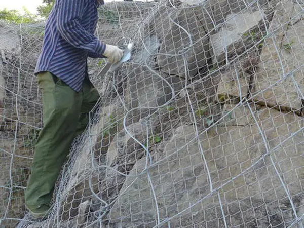 Sistema de protección activa de rocas