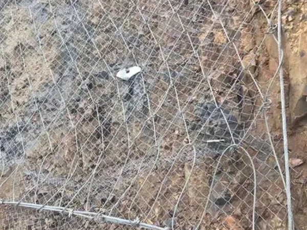 Sistema de protección activa de rocas